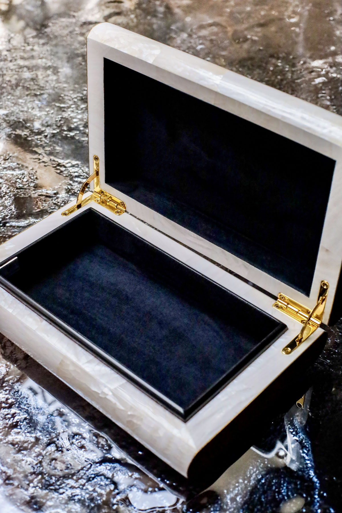 Шкатулка, перламутр, фактурная латунь, Ginger Brown      