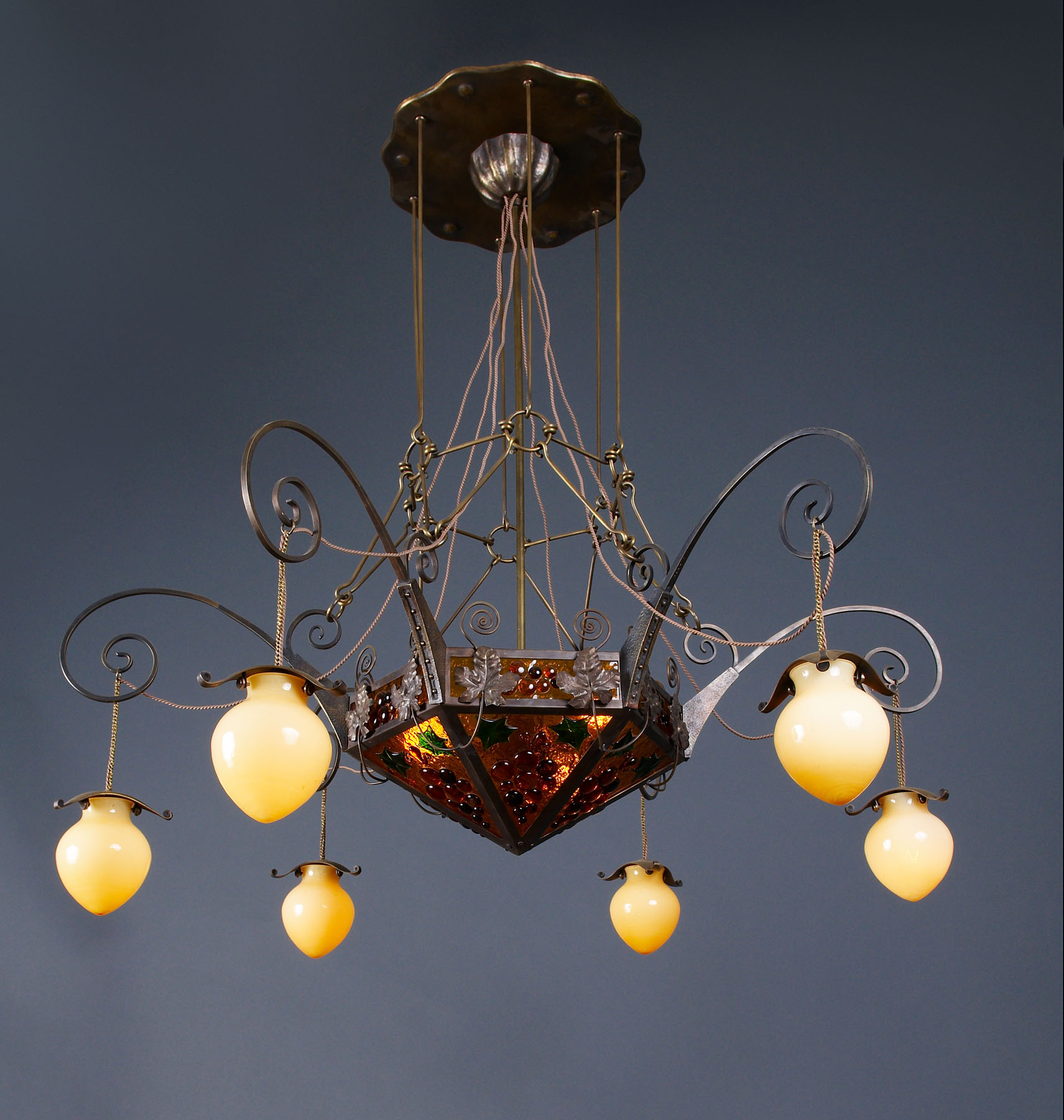 Литая латунная люстра на 12 светоточек, производство "Частная Резиденция"