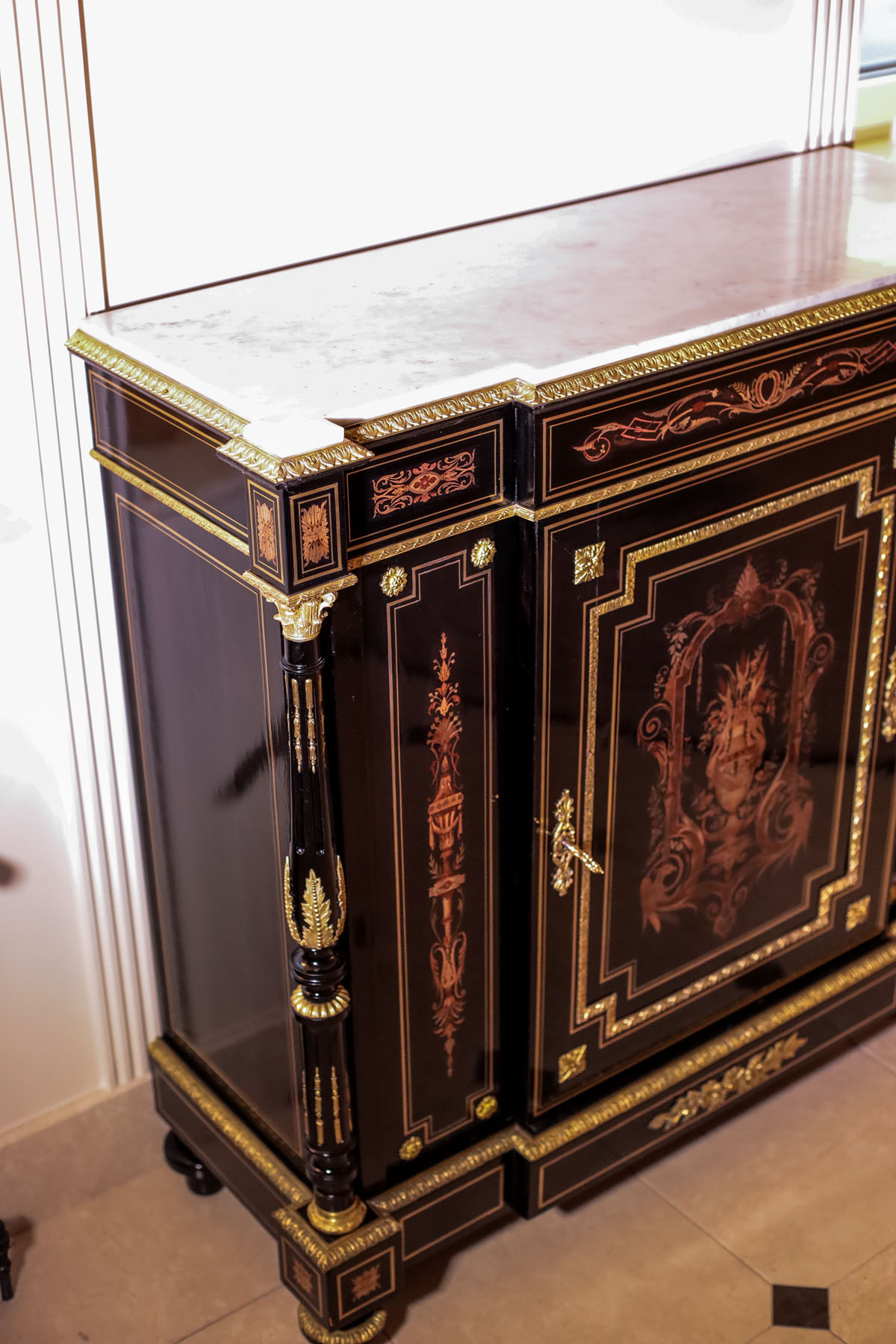 Антикварный буфет, маркетри, мрамор, стиль Наполеона III, конец XIX века