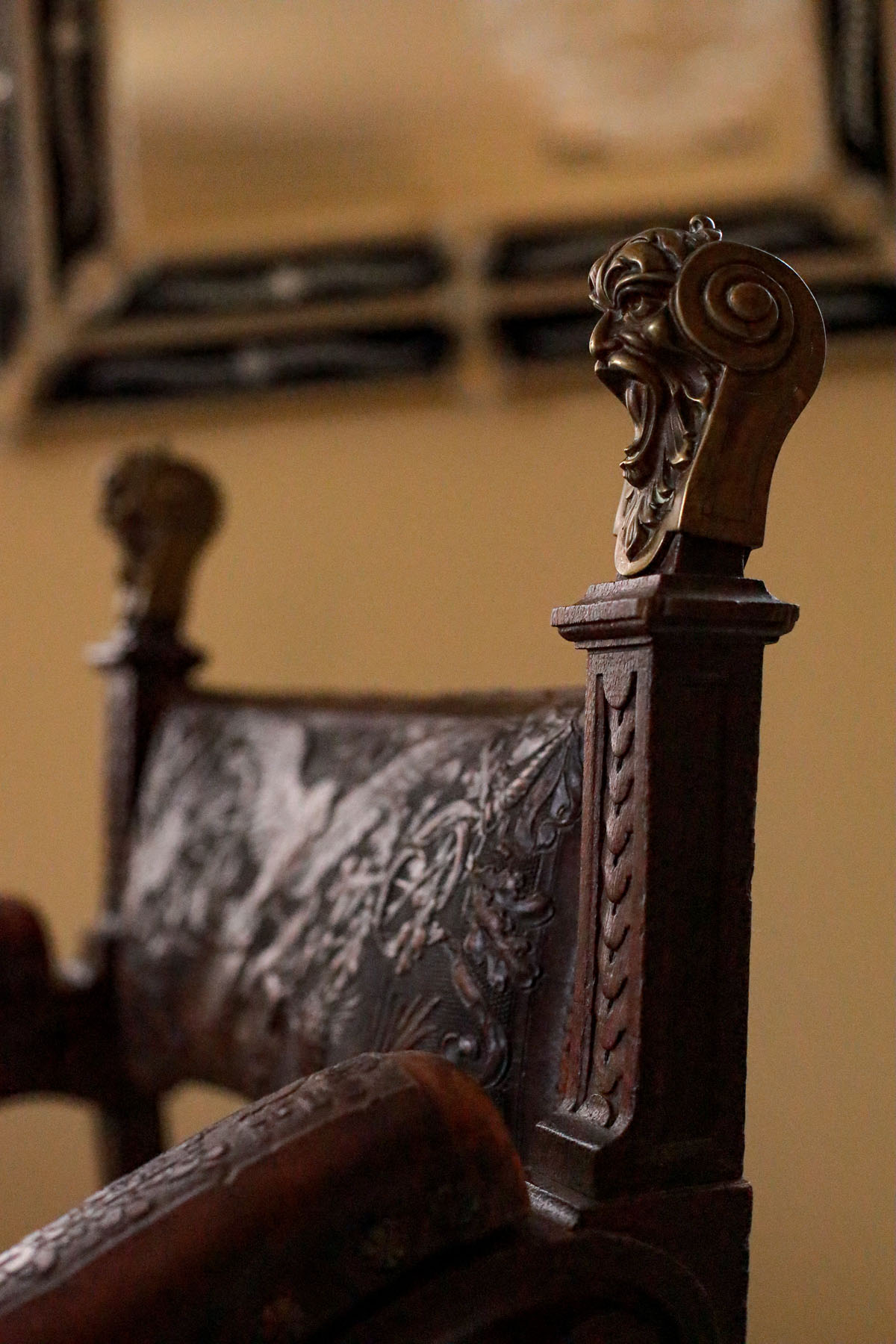 Кресло курульное, массив ореха, кожа тиснение, бронза, Франция, ок.1880 гг.