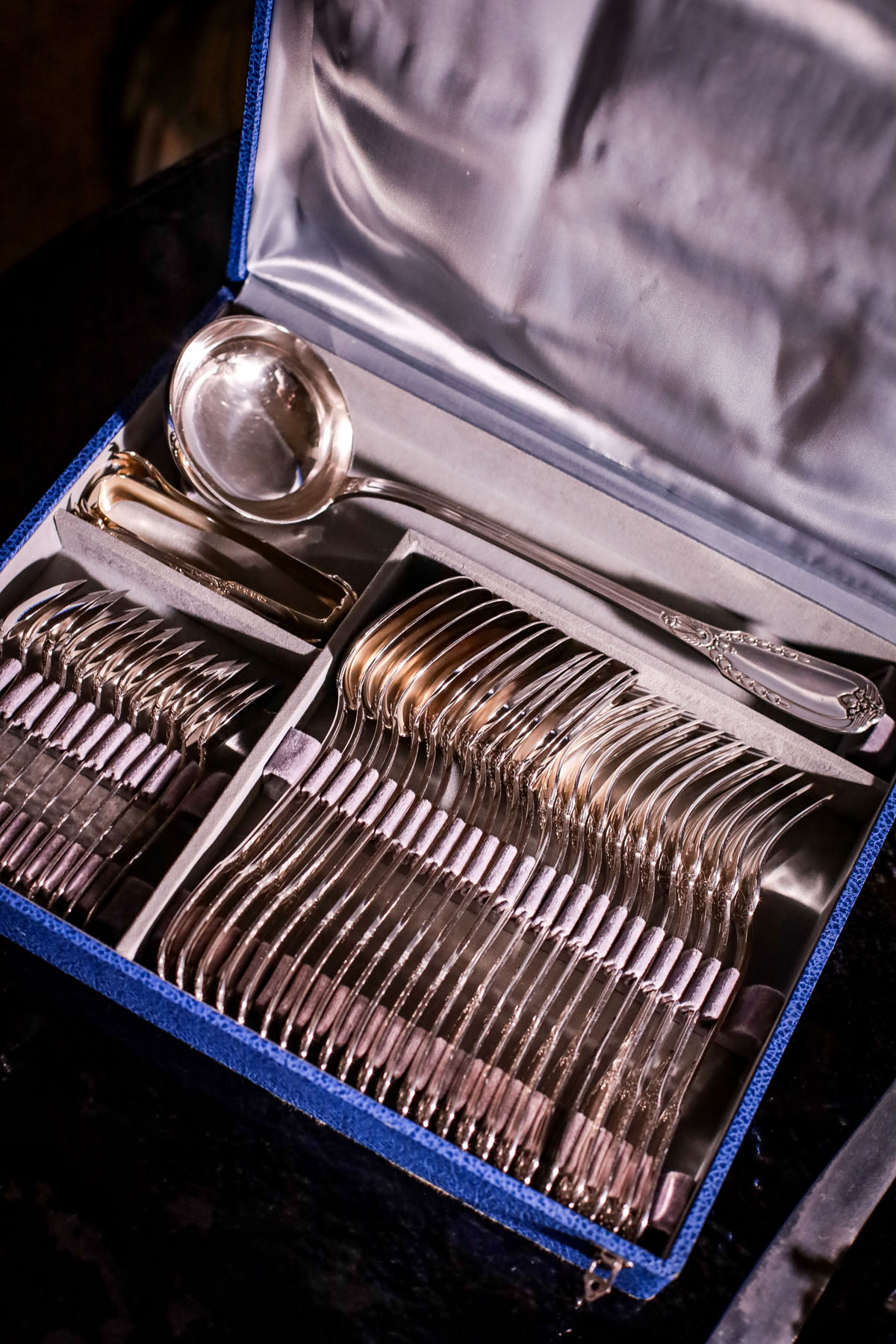 Комплект столовых серебряных приборов в стиле ампир мастерской Ravinet & Cie, широко известной во Франции на рубеже XIX- XX вв