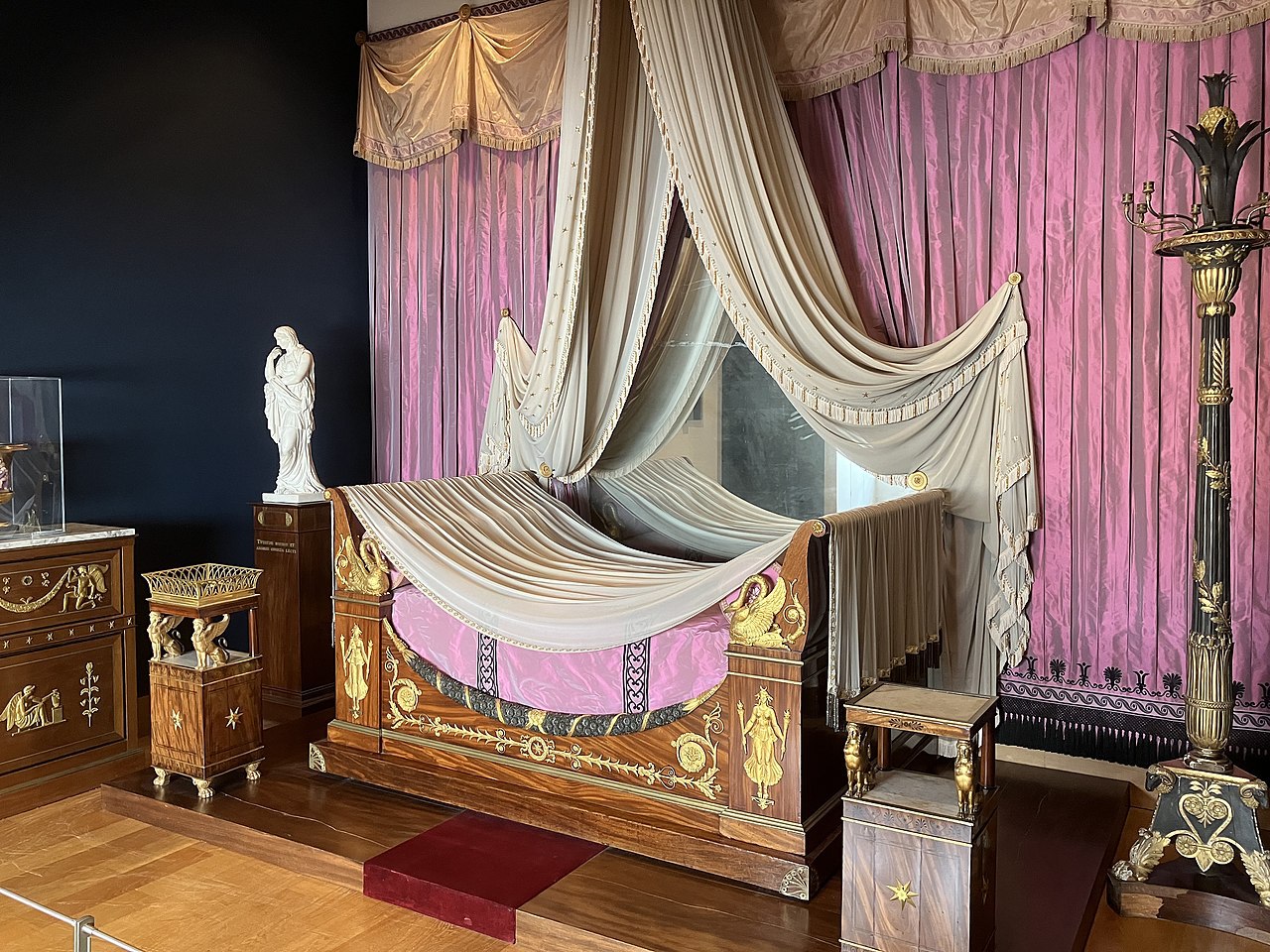 История мебели: Ампир (1800-1815 гг.)