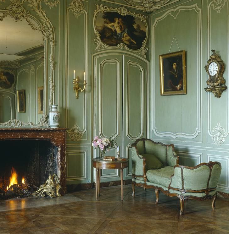 Буазери (фр. boiserie — деревянная работа, обшивка)