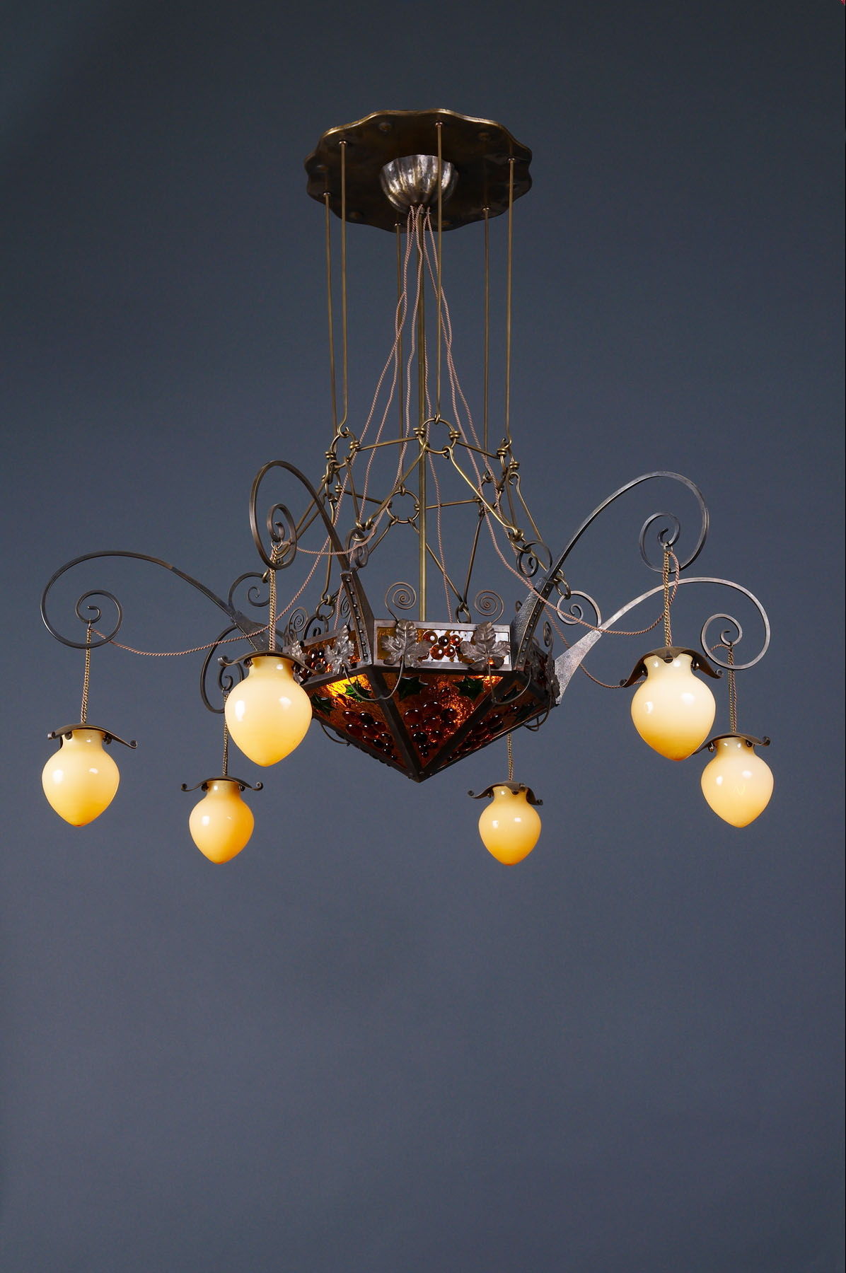 Литая латунная люстра на 12 светоточек, производство "Частная Резиденция"