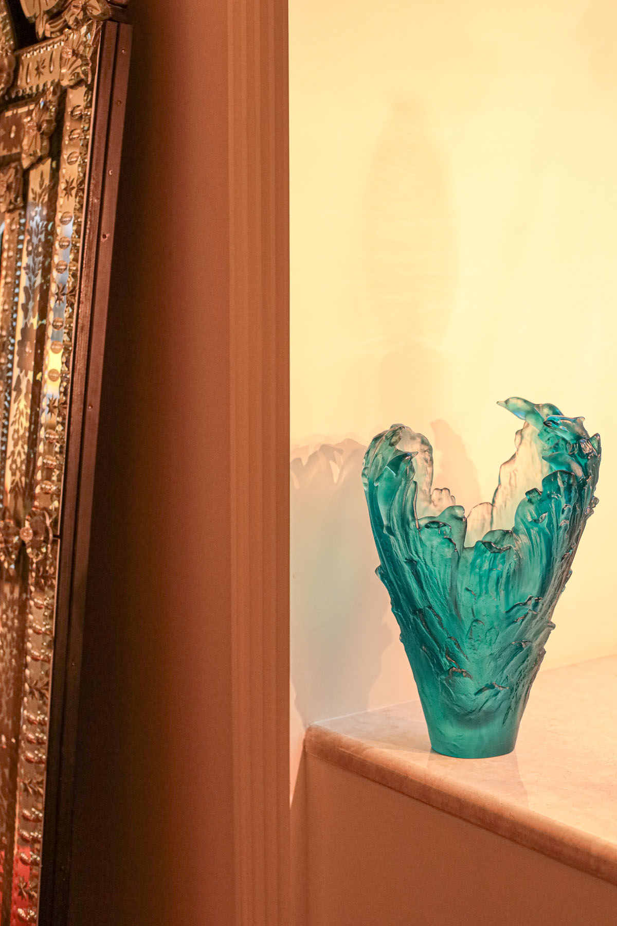 Ваза «Дельфины», из коллекции Maya, Daum