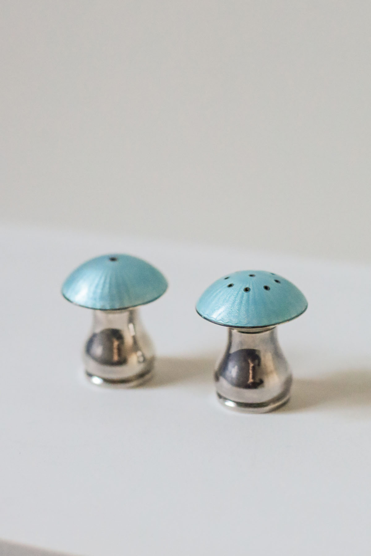 Солонка и перечница, Egon Lauridsen, серебро, эмаль, 1936-1966 гг.