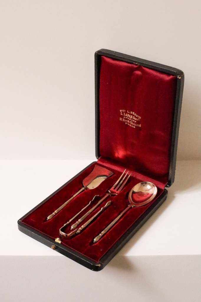 Набор десертный в футляре, серебро, Франция, конец XIX века