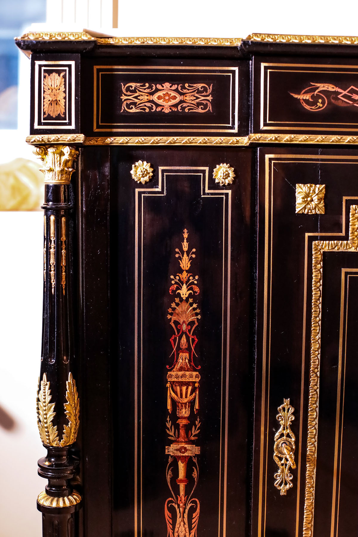 Антикварный буфет, маркетри, мрамор, стиль Наполеона III, конец XIX века