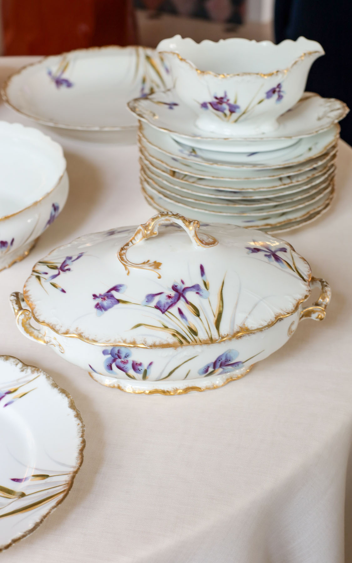 Сервиз столовый «Ирисы», ручная роспись, Франция, 1896-1920 гг.