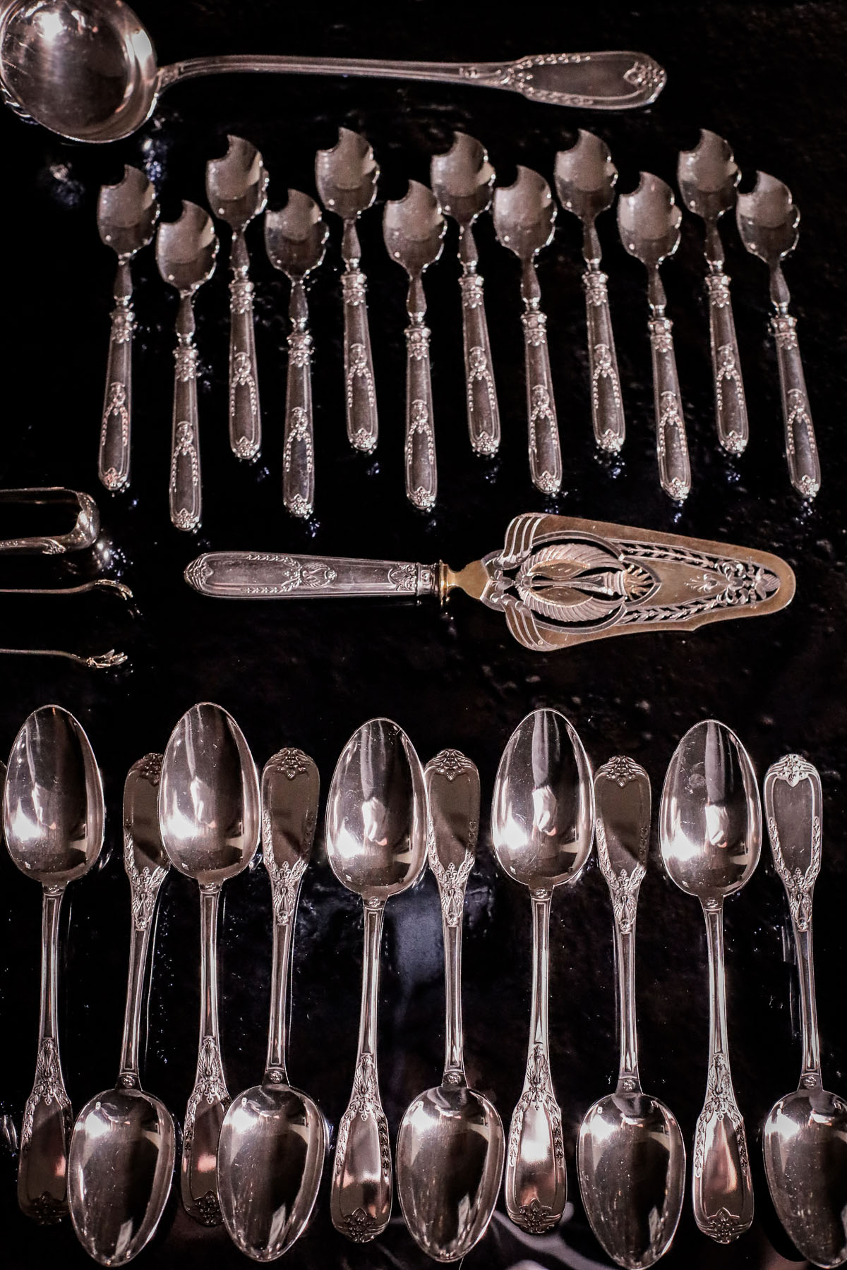 Комплект столовых серебряных приборов в стиле ампир мастерской Ravinet & Cie, широко известной во Франции на рубеже XIX- XX вв