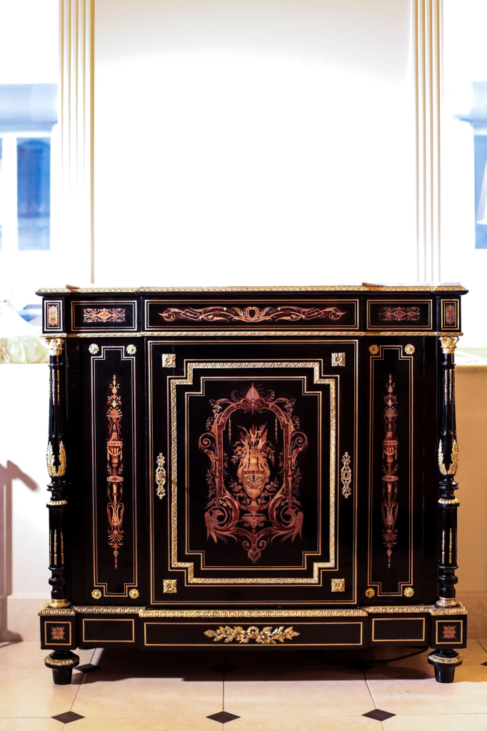 Антикварный буфет, маркетри, мрамор, стиль Наполеона III, конец XIX века   