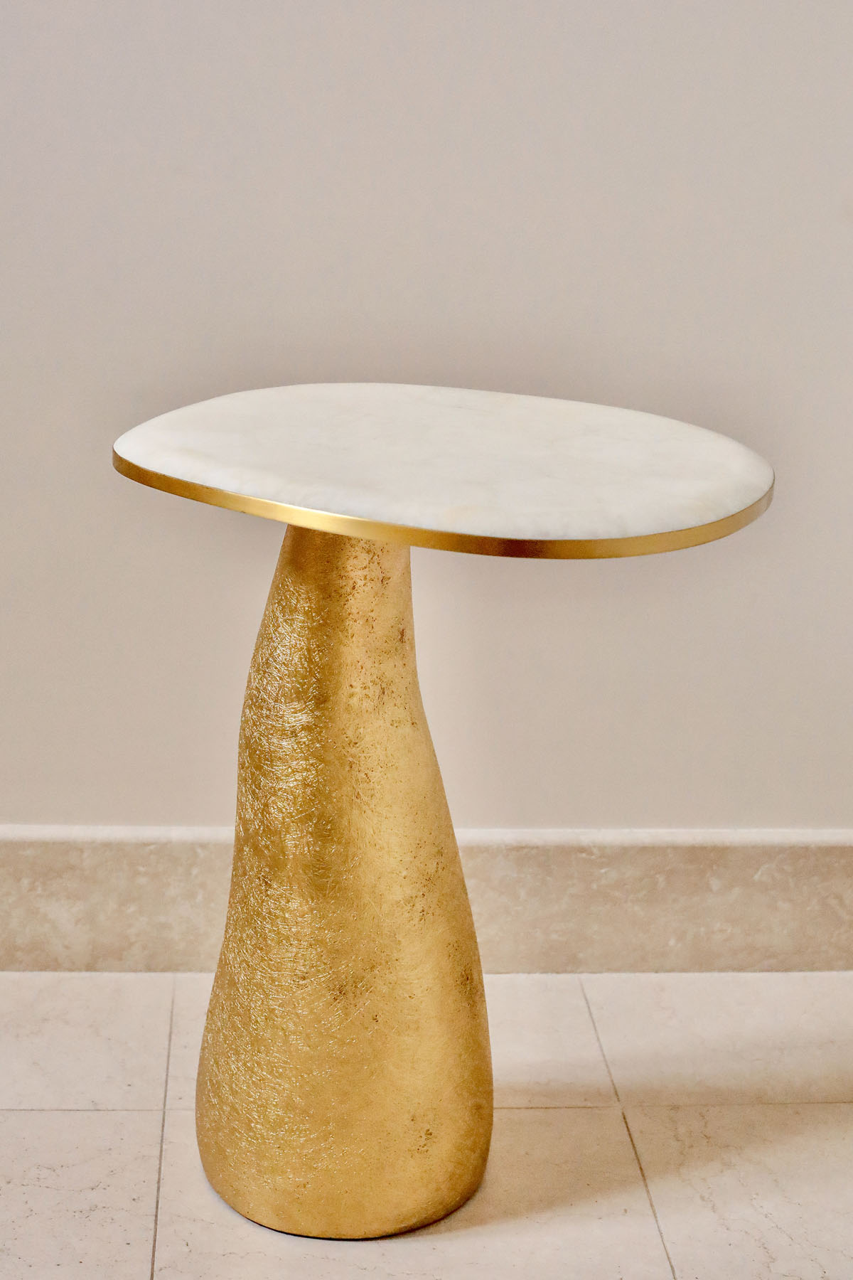 Приставной столик L, перламутр, латунь, стекловолокно, Ginger Brown