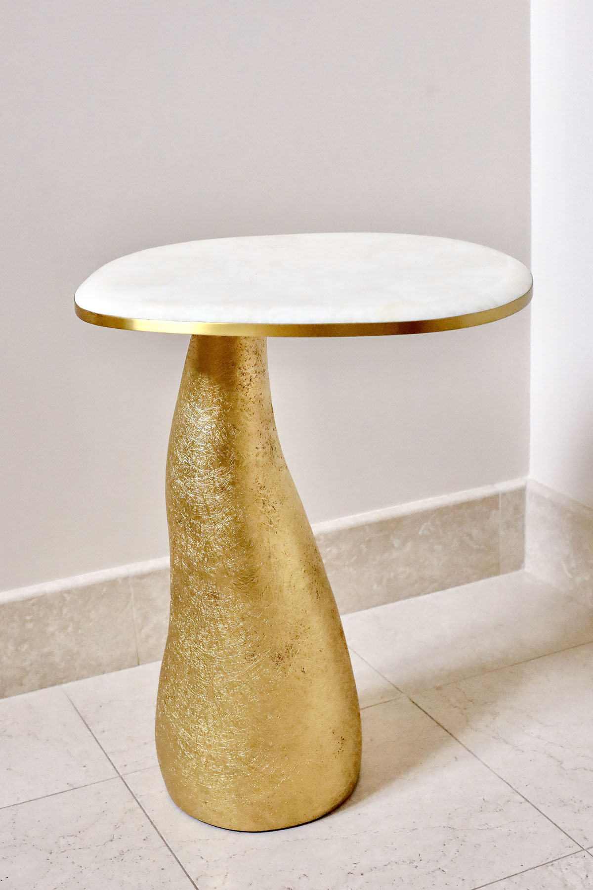 Приставной столик L, перламутр, латунь, стекловолокно, Ginger Brown