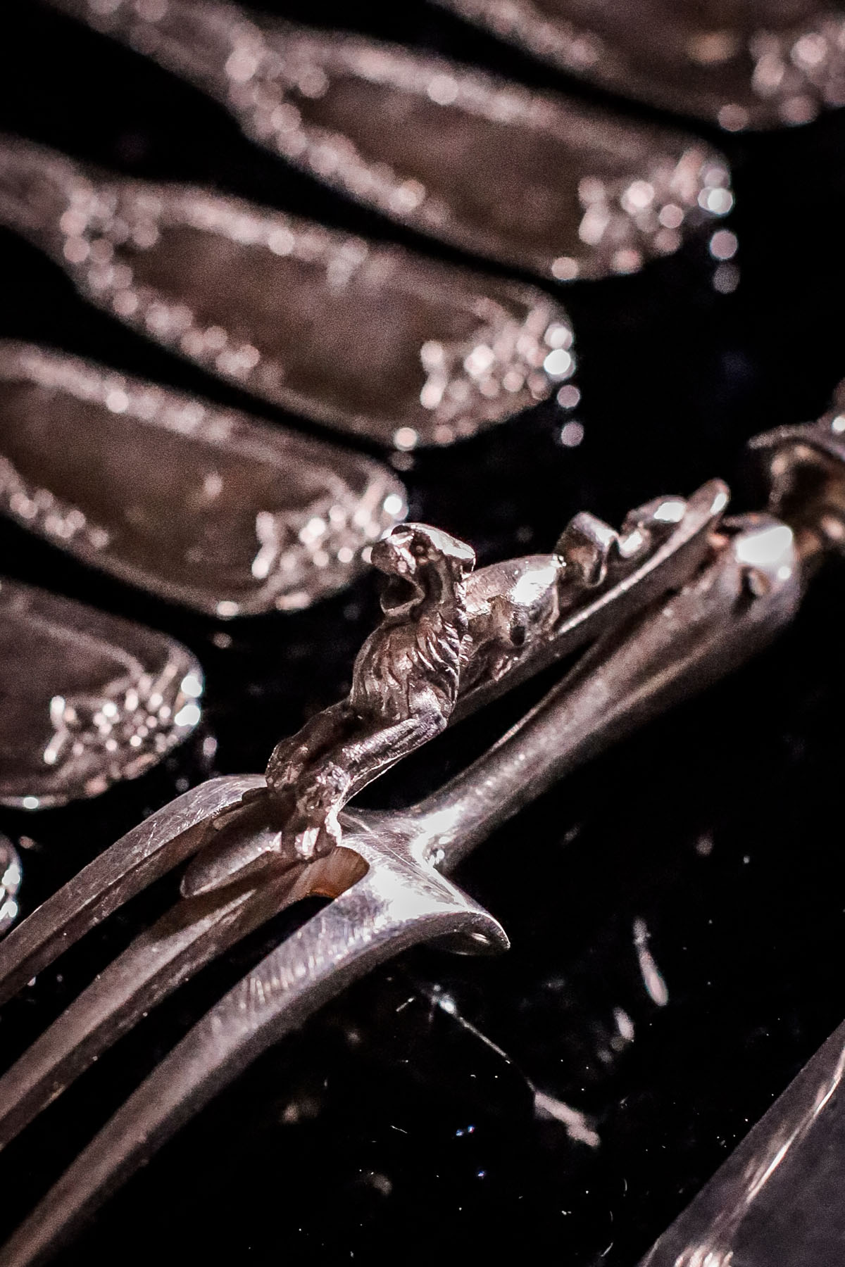 Комплект столовых серебряных приборов в стиле ампир мастерской Ravinet & Cie, широко известной во Франции на рубеже XIX- XX вв