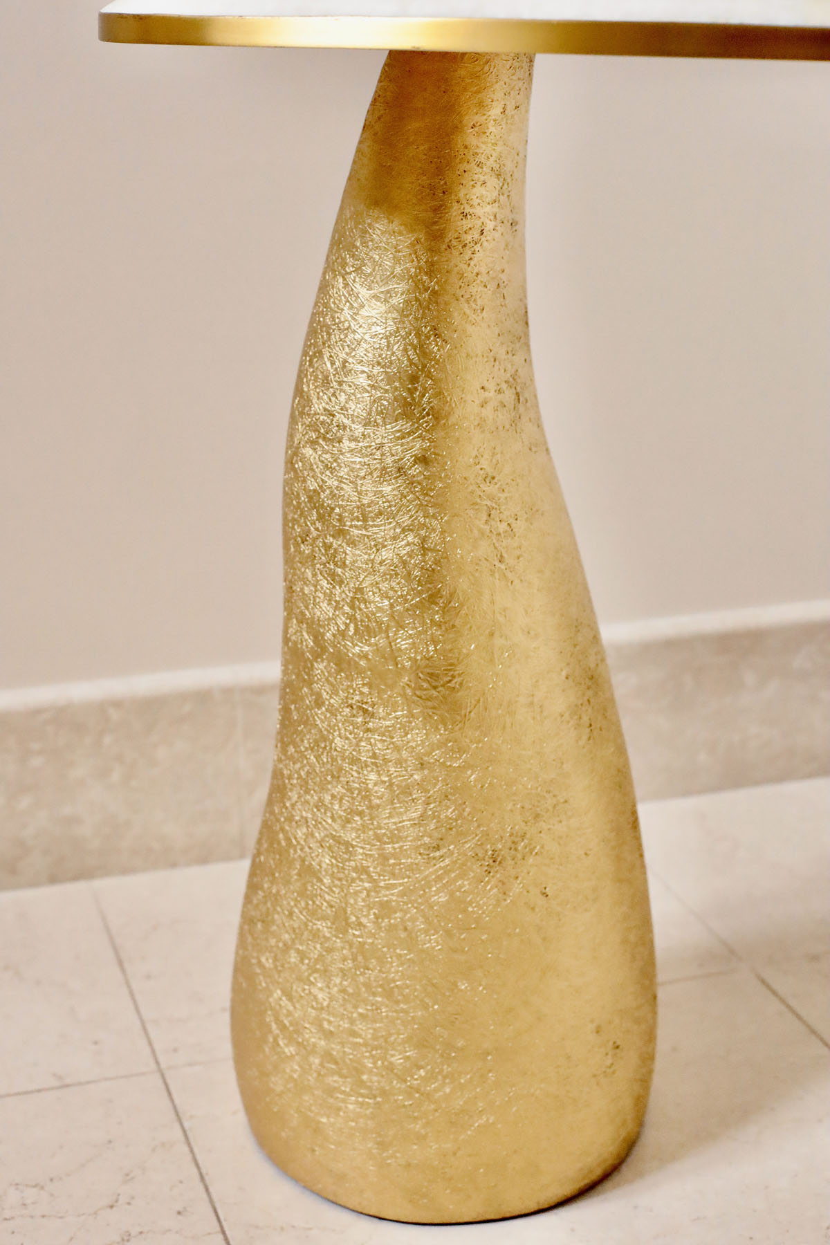 Приставной столик L, перламутр, латунь, стекловолокно, Ginger Brown