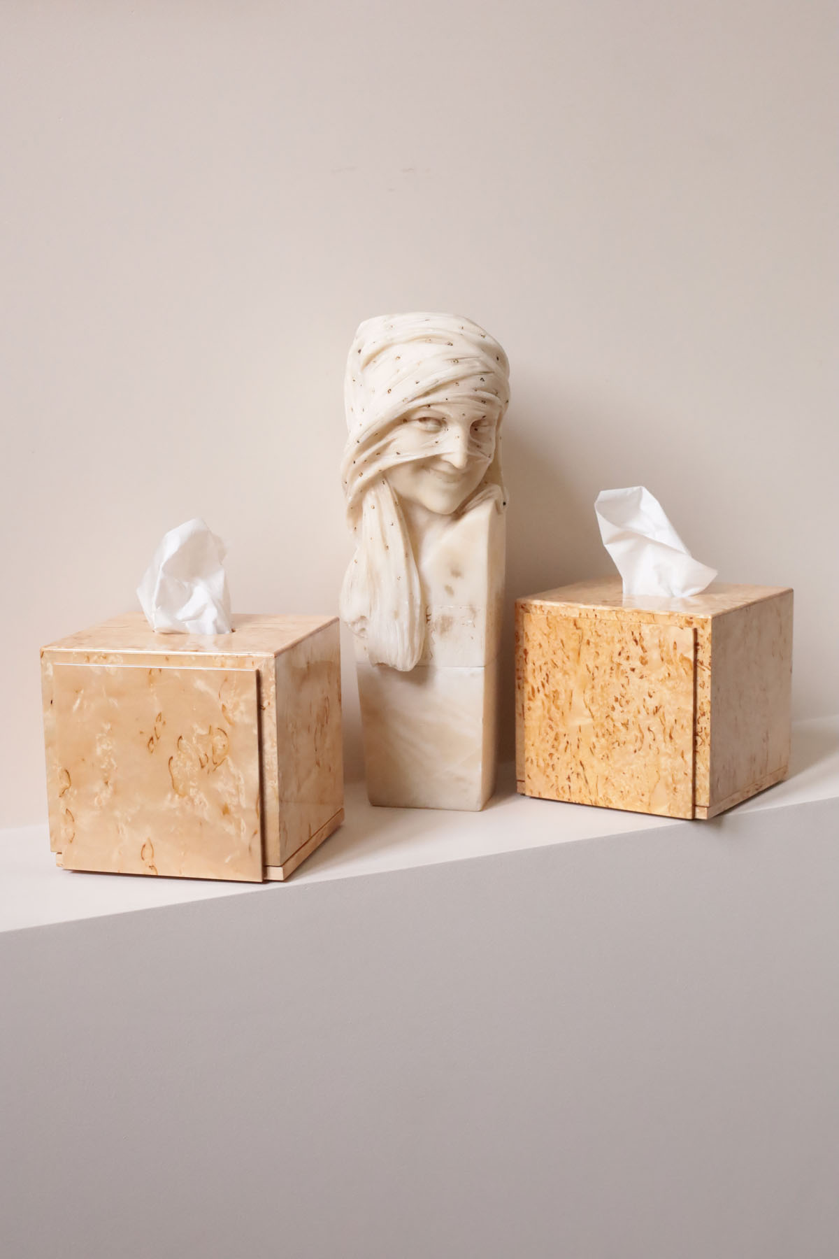 Шкатулка для салфеток, карельская береза светлая, “Частная резиденция”