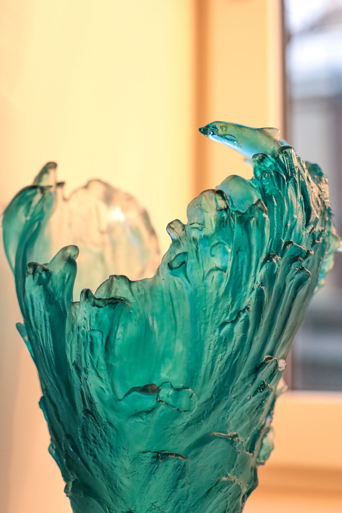 Ваза «Дельфины», из коллекции Maya, Daum