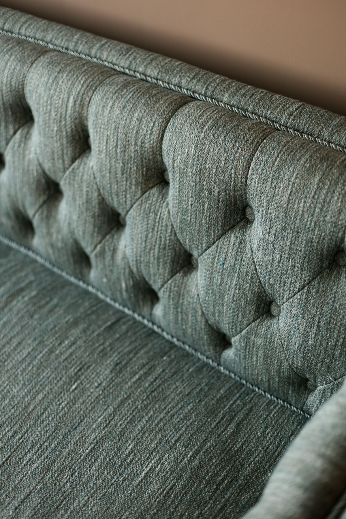 Диван винтажный в ткани Loro Piana