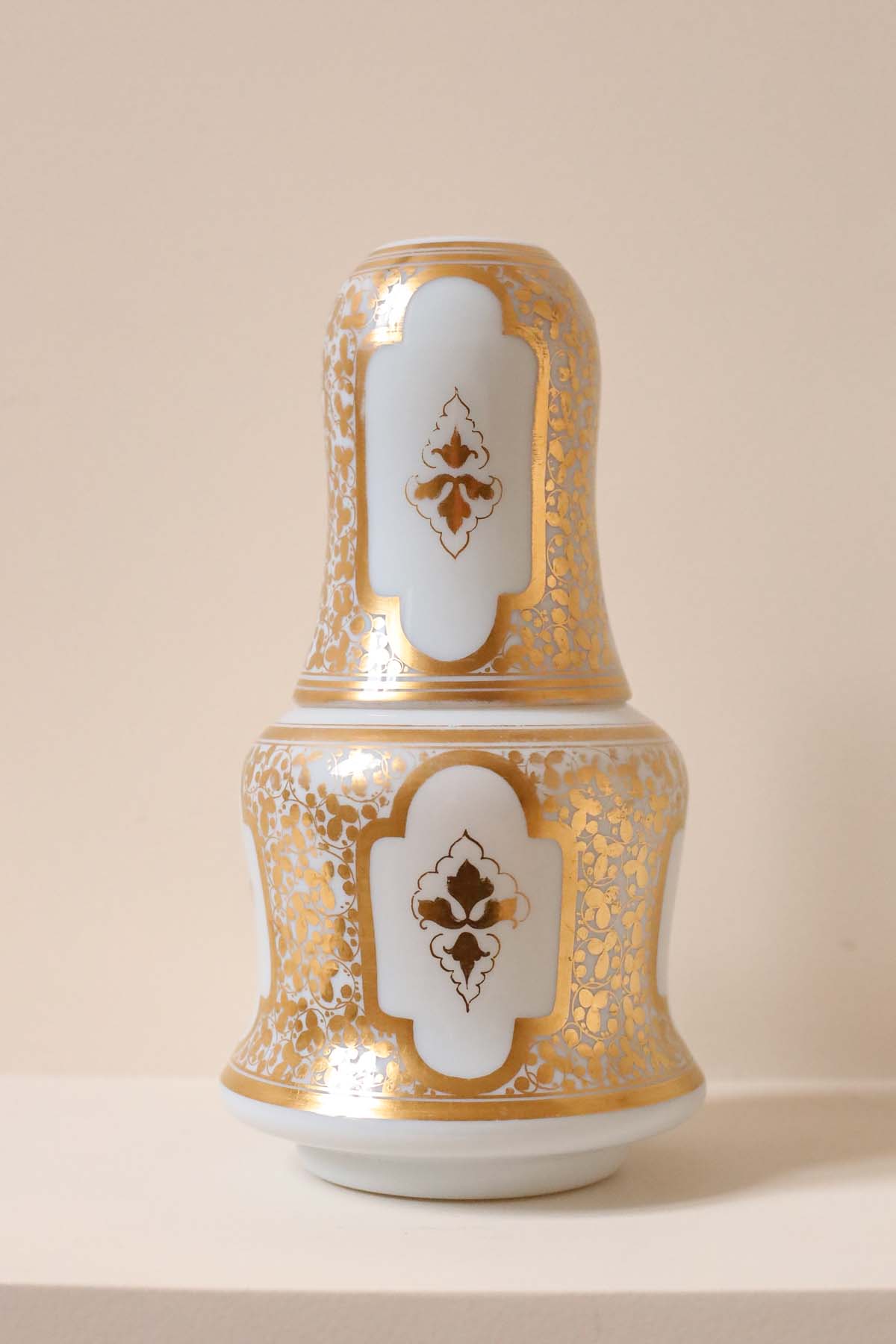 Графин, молочное стекло, роспись золотом, XIX век