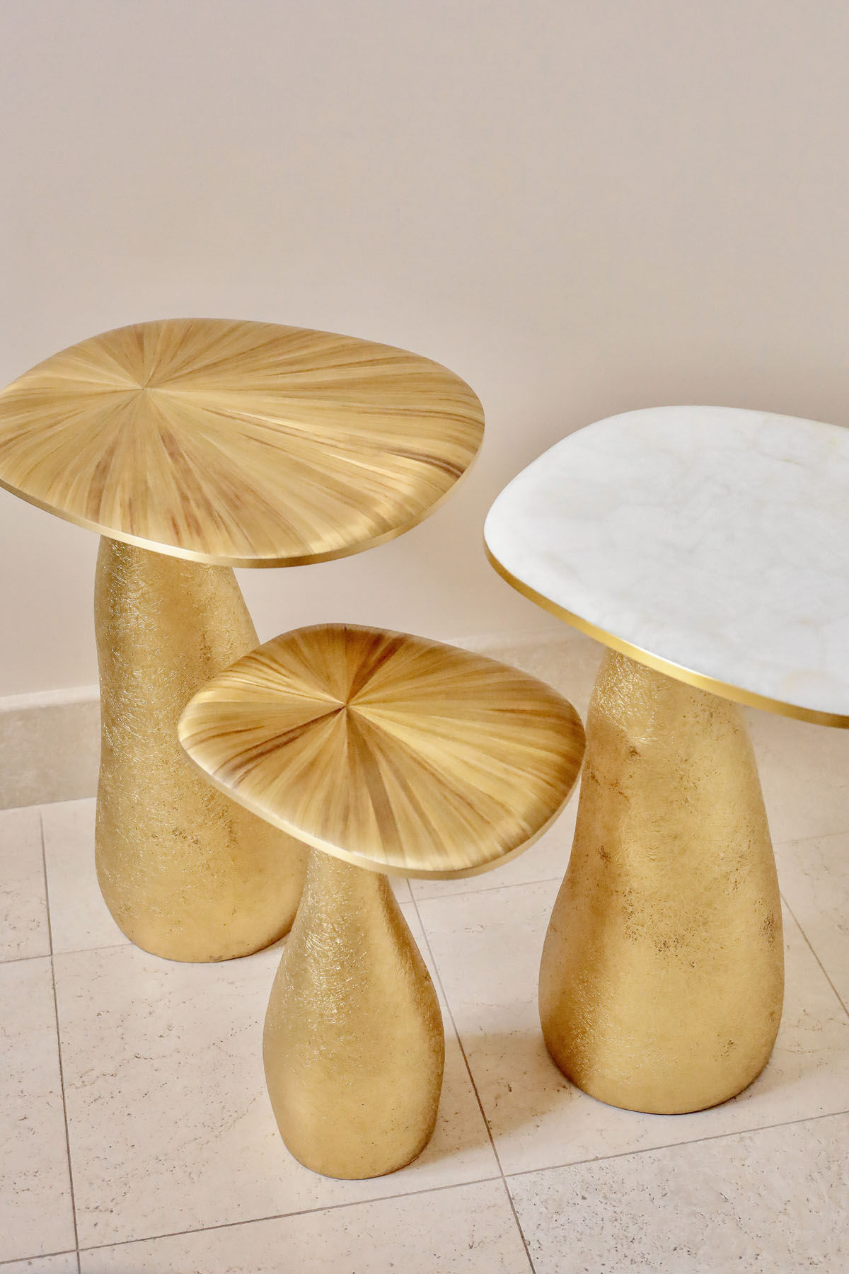 Приставной столик L, перламутр, латунь, стекловолокно, Ginger Brown