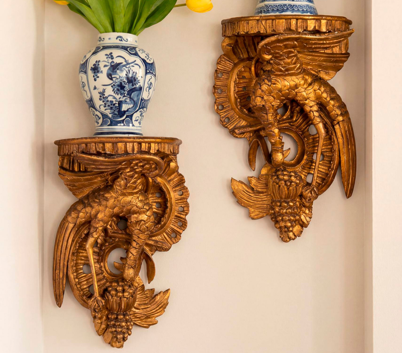 Антикварные настенные консоли с образом птицы Хо-о