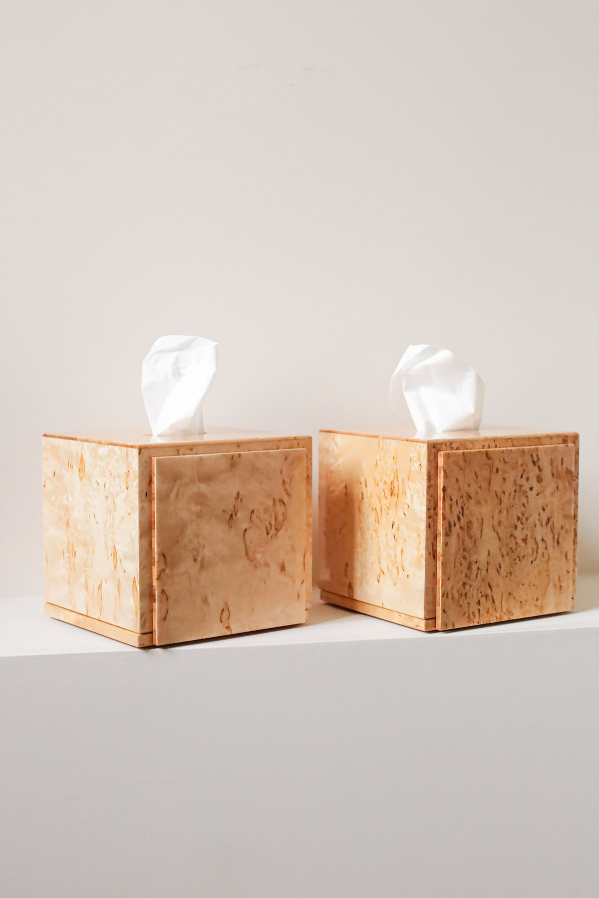 Шкатулка для салфеток, карельская береза светлая, “Частная резиденция”