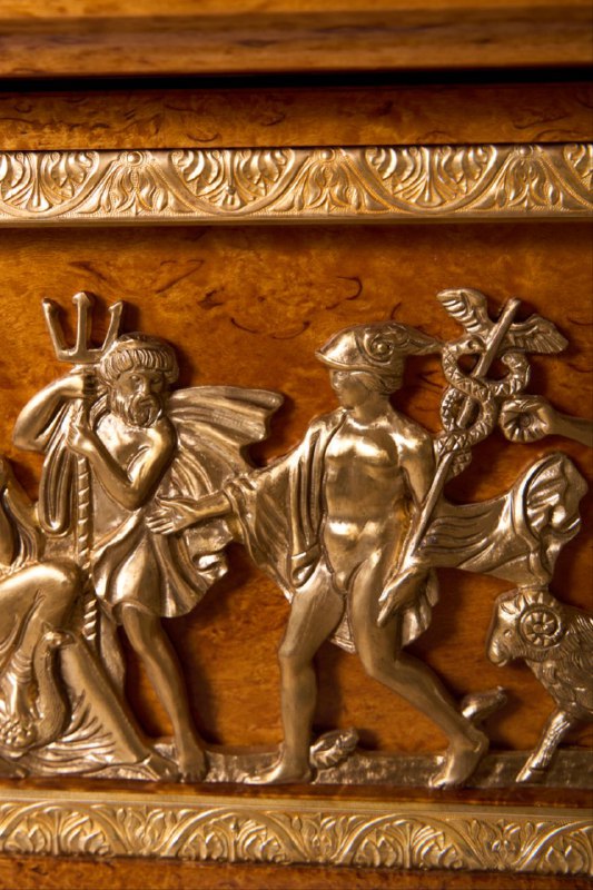 Консоль в стиле ампир, шпон карельской березы, латунь, производство "Частная Резиденция"