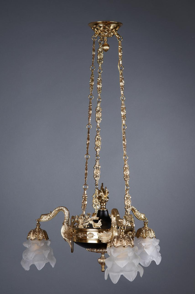 Очаровательная будуарная люстра с цветами в плафонах, производство "Частная Резиденция"