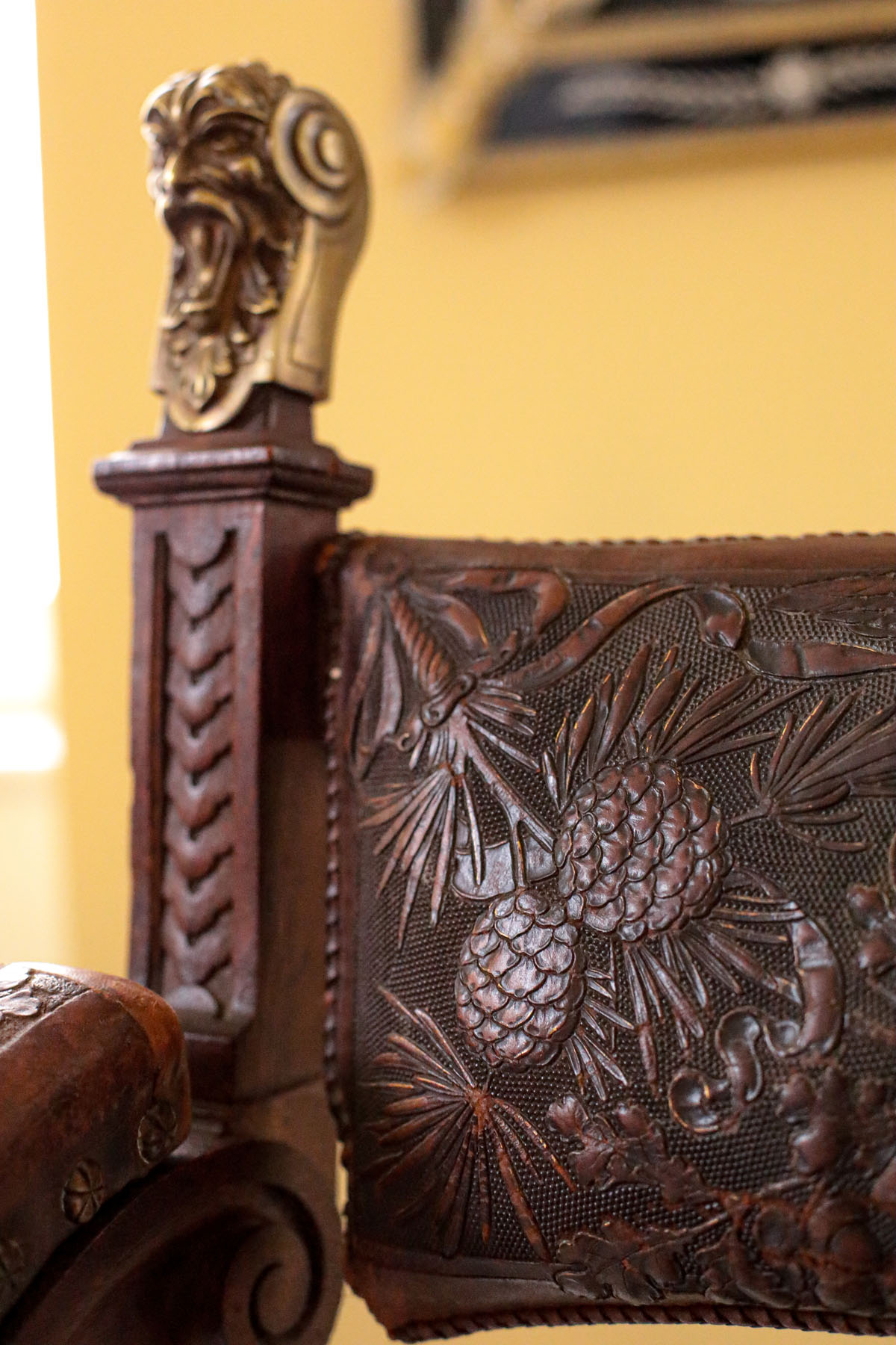 Кресло курульное, массив ореха, кожа тиснение, бронза, Франция, ок.1880 гг.