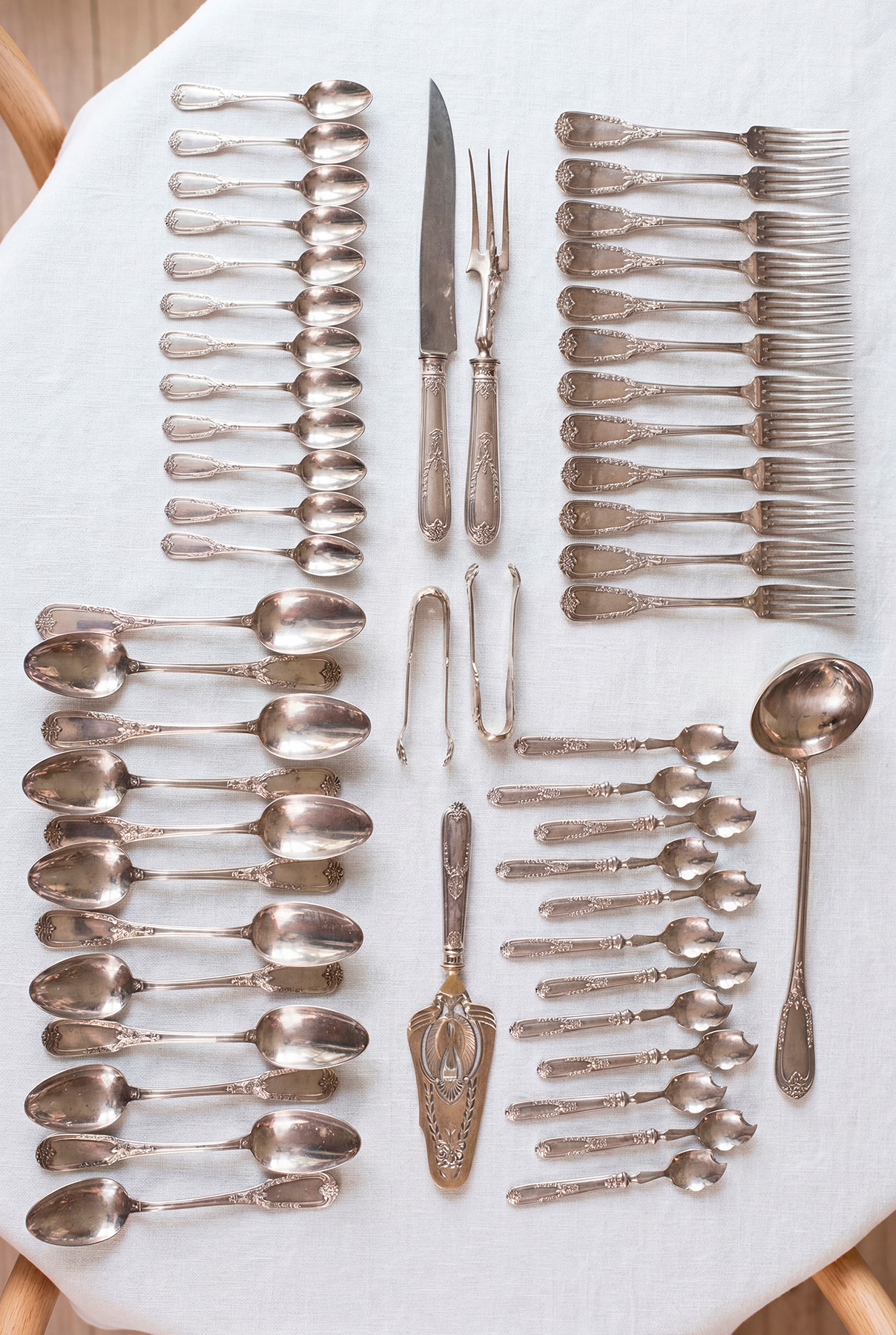 Комплект столовых серебряных приборов в стиле ампир мастерской Ravinet & Cie, широко известной во Франции на рубеже XIX- XX вв