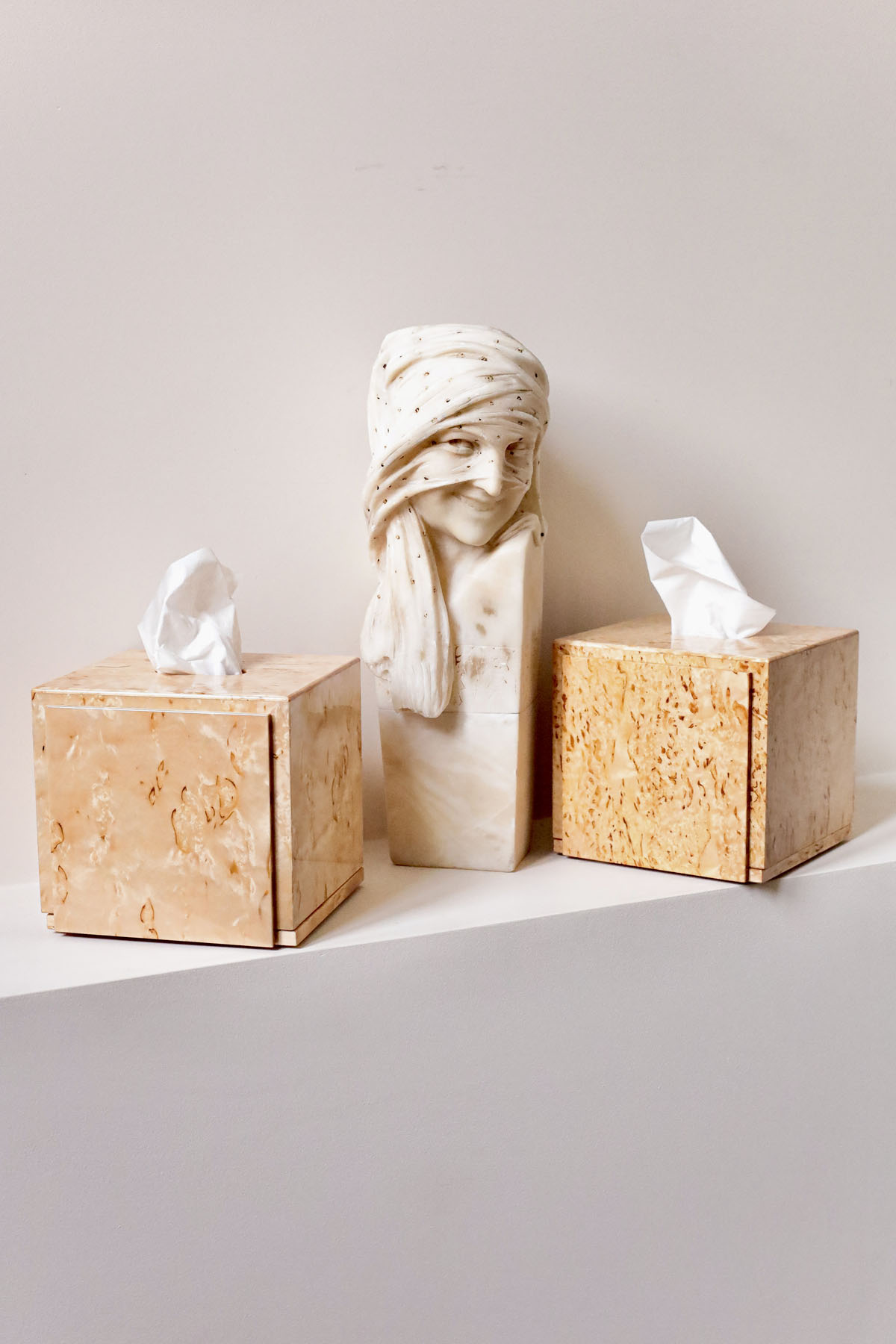 Шкатулка для салфеток, карельская береза светлая, “Частная резиденция”