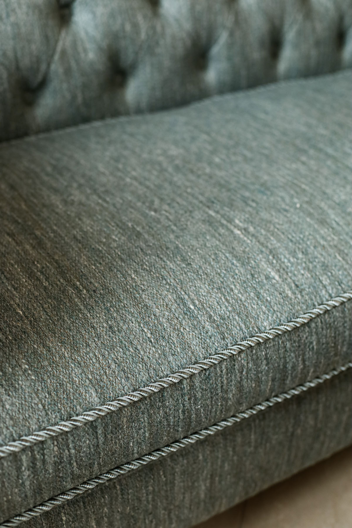 Диван винтажный в ткани Loro Piana