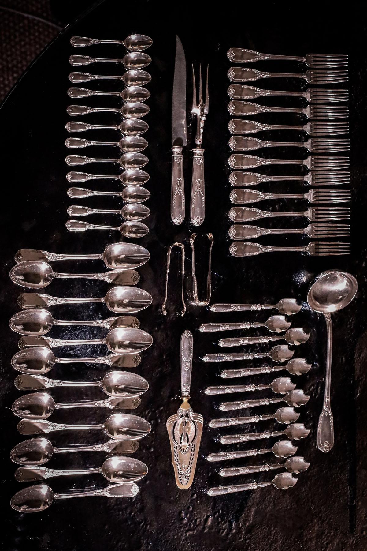 Комплект столовых серебряных приборов в стиле ампир мастерской Ravinet & Cie, широко известной во Франции на рубеже XIX- XX вв