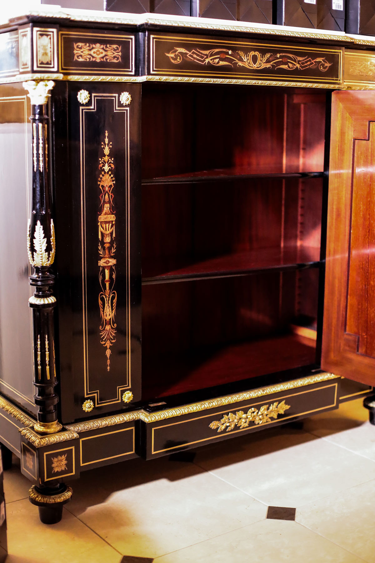 Антикварный буфет, маркетри, мрамор, стиль Наполеона III, конец XIX века