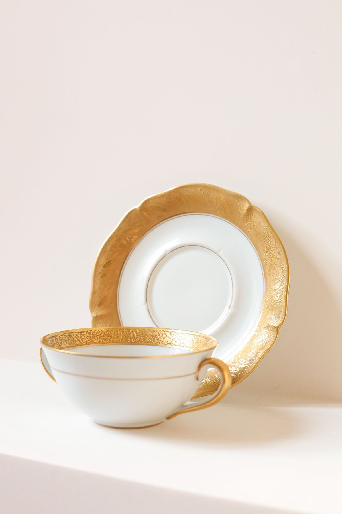 Бульоница, лиможский фарфор, золочение, Франция, 1950-гг.