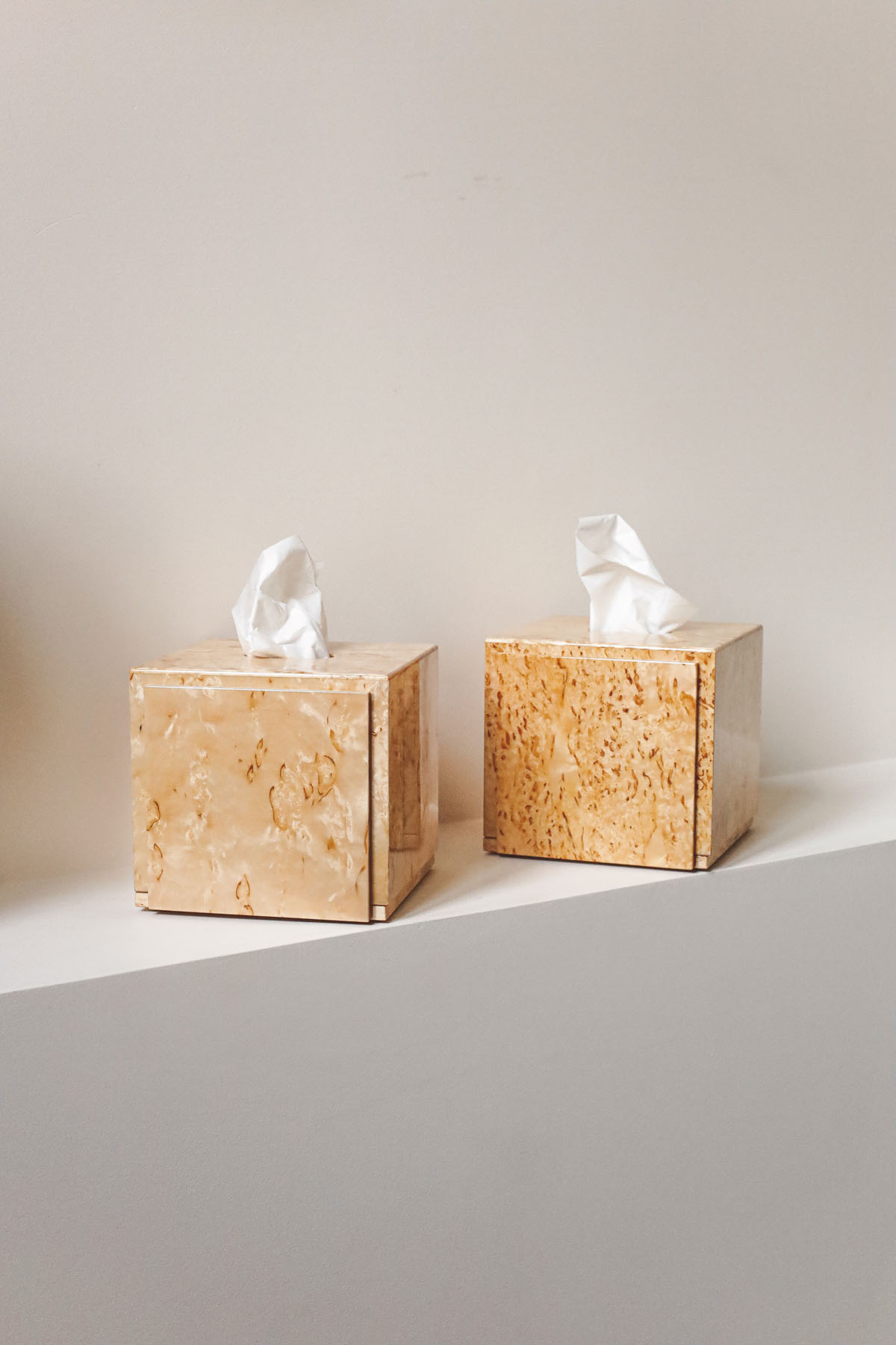 Шкатулка для салфеток, карельская береза светлая, “Частная резиденция”