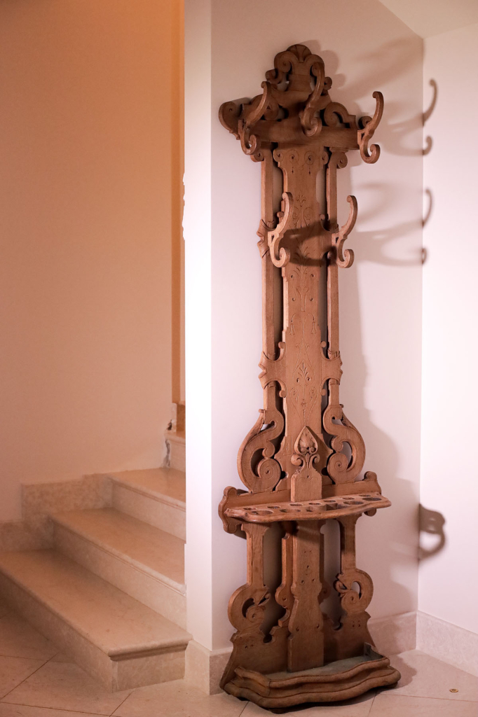 Вешалка, дуб, резьба, Наполеон III, Франция, вторая половина XIX века. 