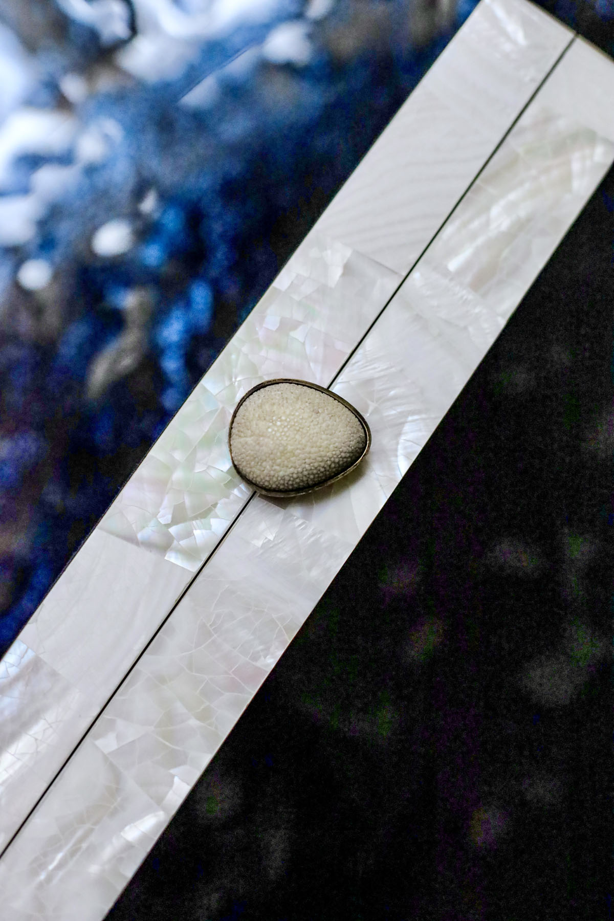 Шкатулка для украшений L, перламутр, кожа ската, латунь, Ginger Brown.        