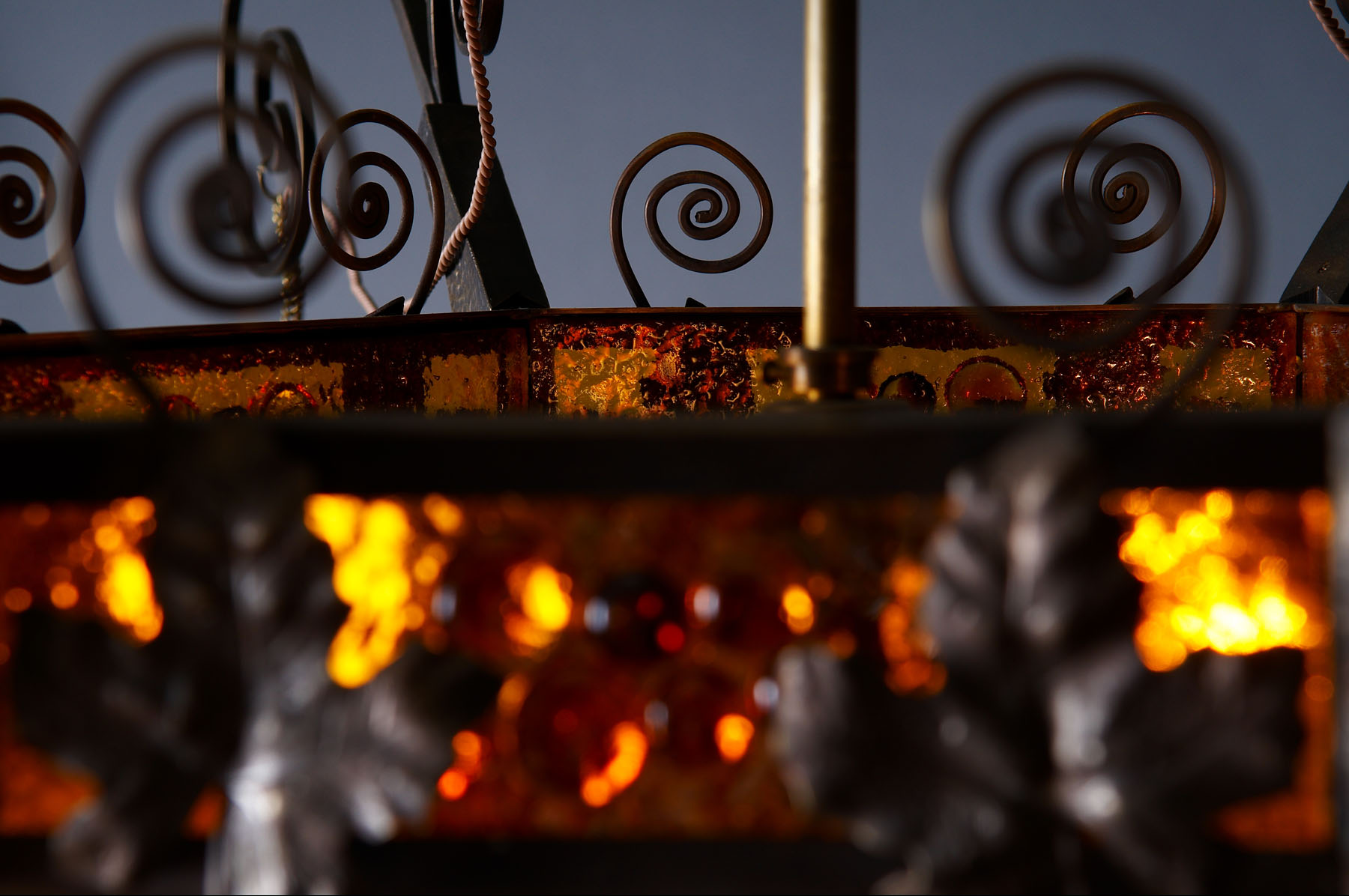 Литая латунная люстра на 12 светоточек, производство "Частная Резиденция"