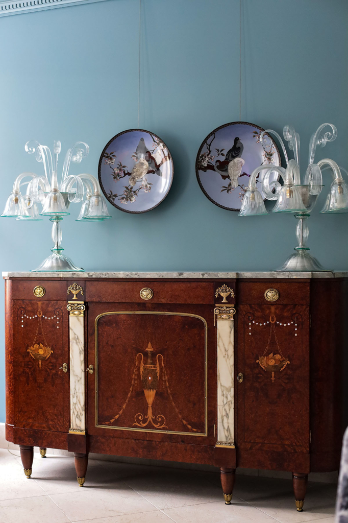 Буфет антикварный "Неоклассика", шпон капа дерева амбойна, мрамор, бронза, Франция, ок.1925 г.г.