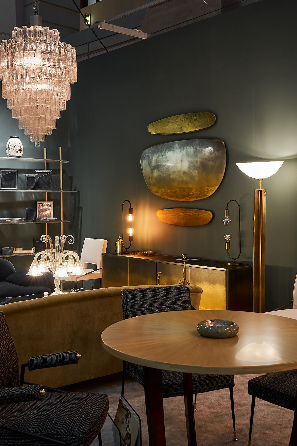 Заголовок: «Частная резиденция» на Антикварном Салоне 2025