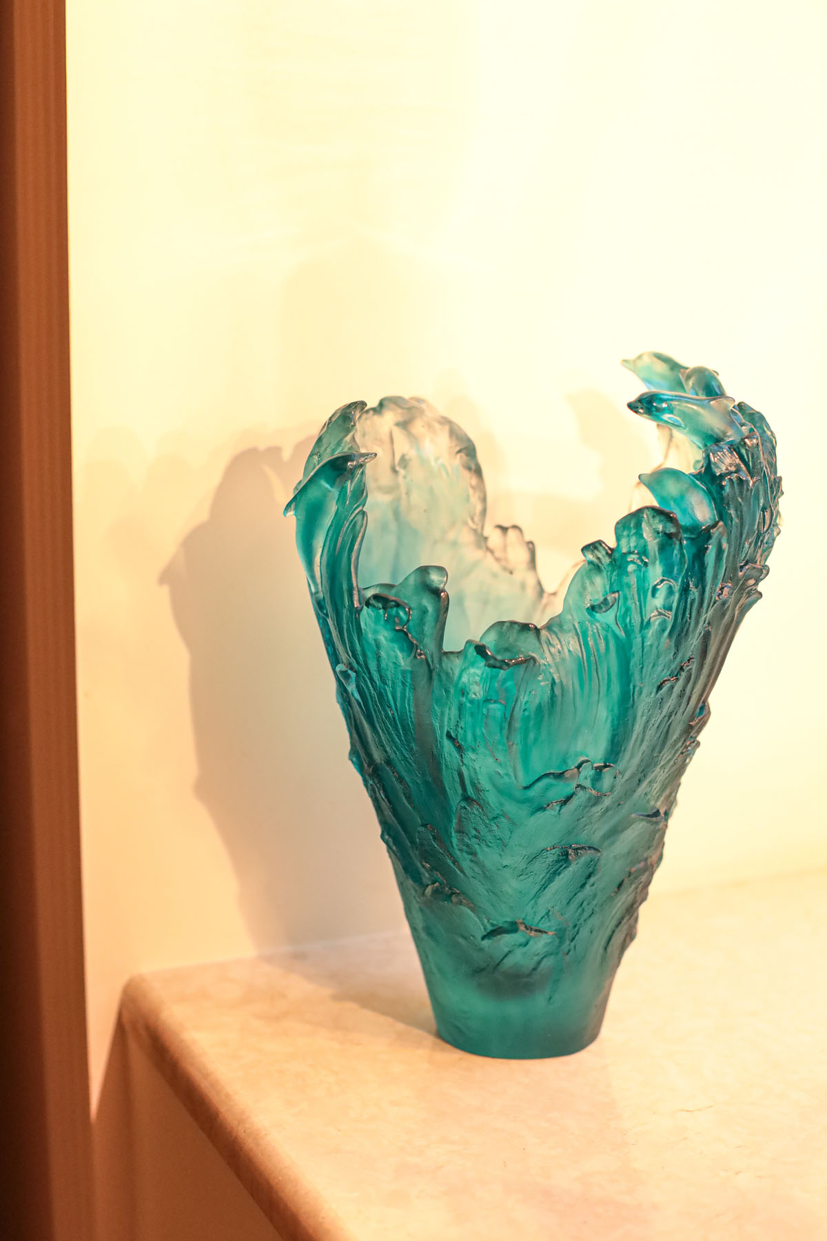 Ваза «Дельфины», из коллекции Maya, Daum