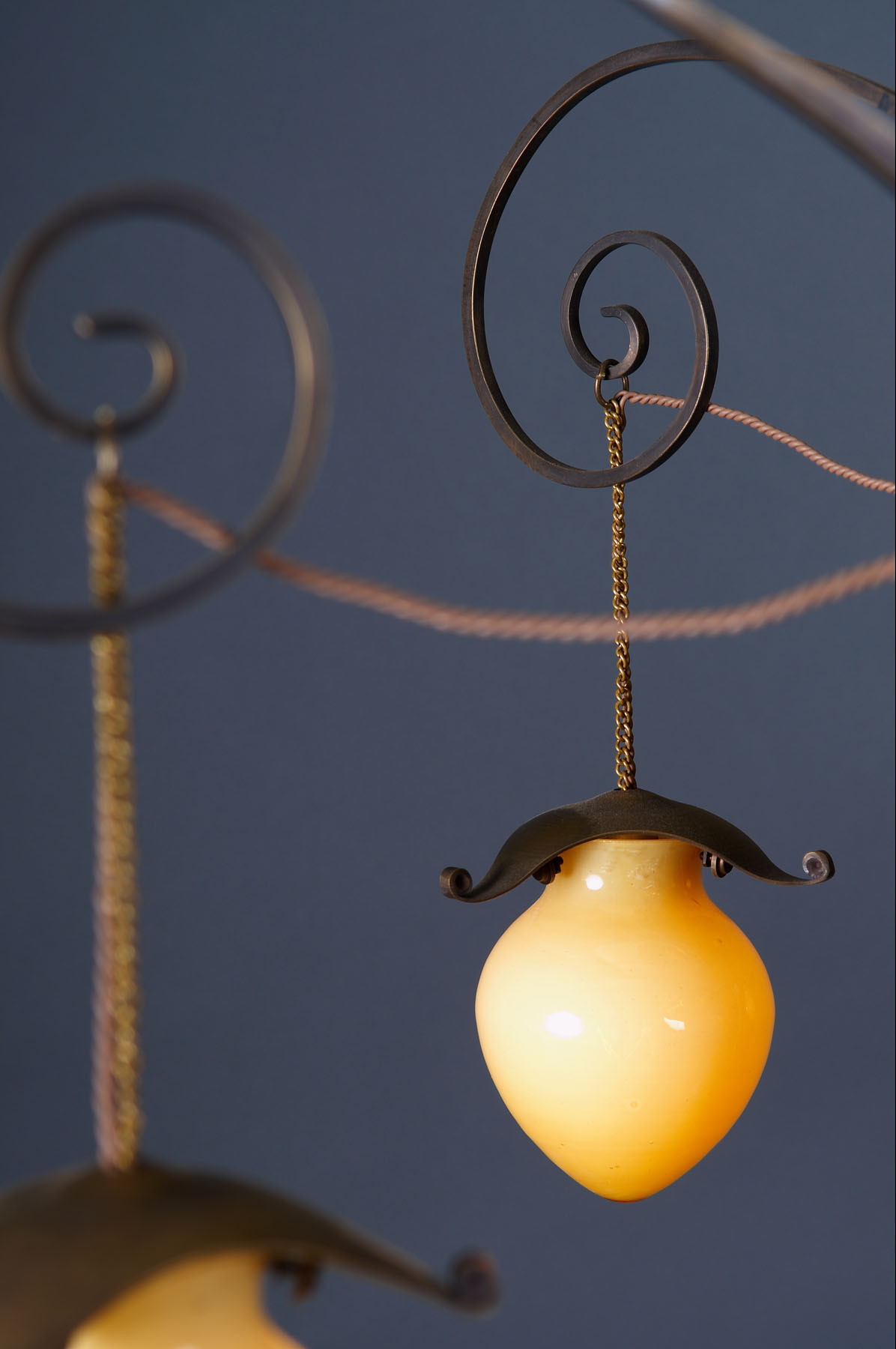 Литая латунная люстра на 12 светоточек, производство "Частная Резиденция"