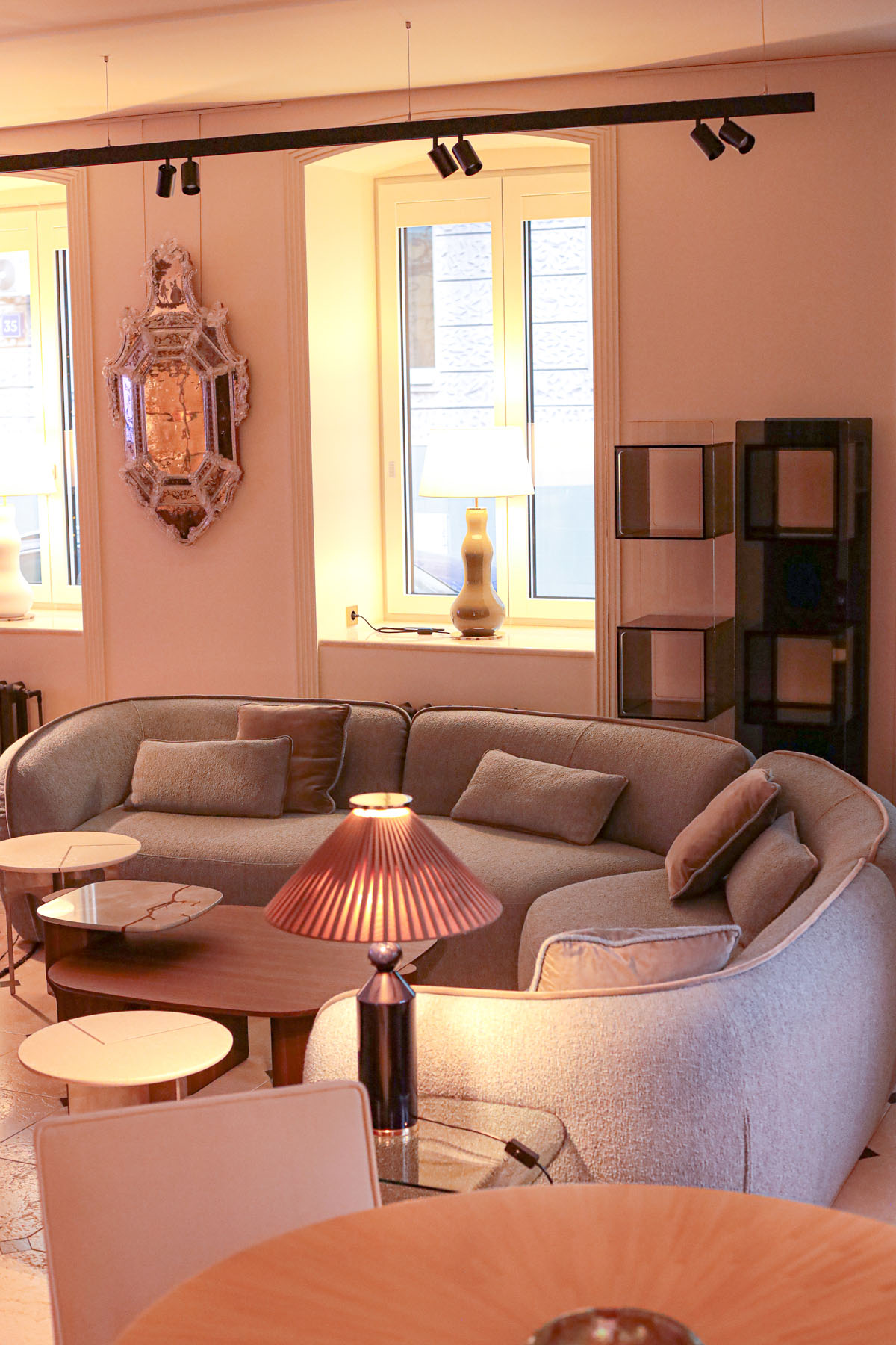 Диван Erasmo, Black Tie, Италия