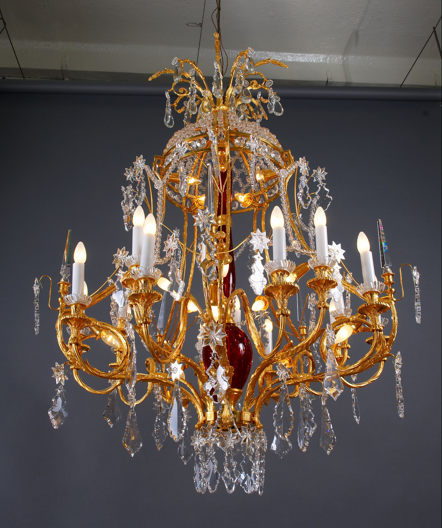 Люстра "дворцовая" на 30 светоточек, производство "Частная Резиденция"