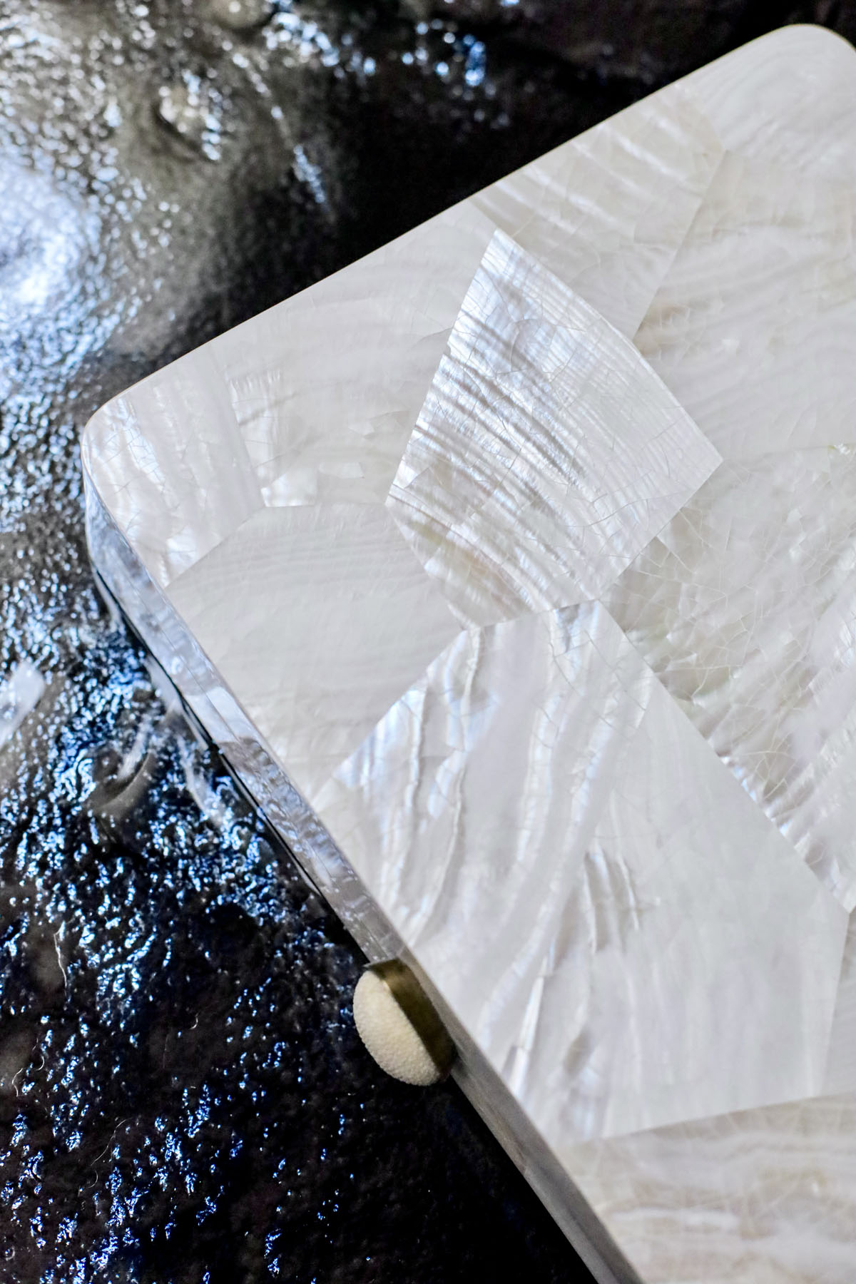 Шкатулка для украшений L, перламутр, кожа ската, латунь, Ginger Brown.        