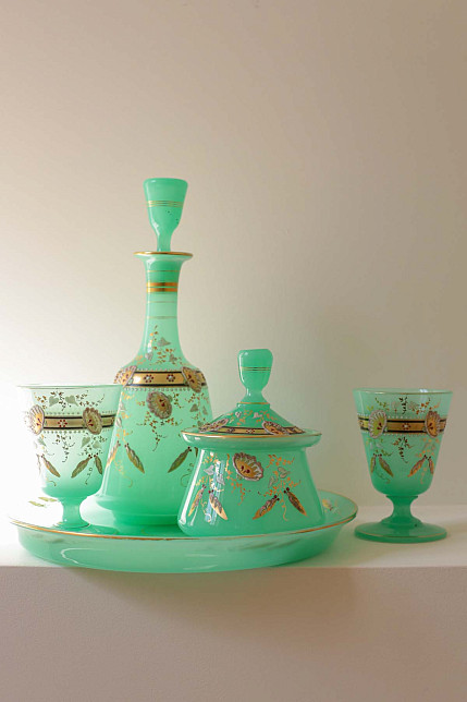 Сервиз опалиновый "Тет-а-тет", выдувное стекло, Франция, XIX век