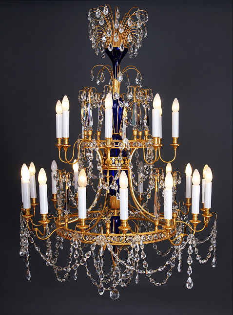 Латунная люстра с рубиновым штоком и обручами, производство "Частная Резиденция"