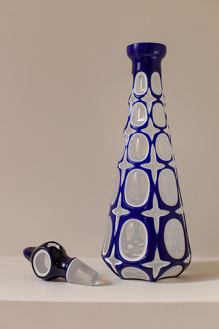 Высокий графин, кобальт, молочное стекло, вторая половина XIX века