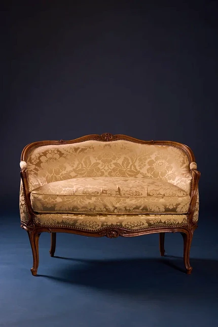 Диван "Канапе", массив дерева, резьба, натуральный шелк, в стиле рококо, Франция, вторая половина XIX века
